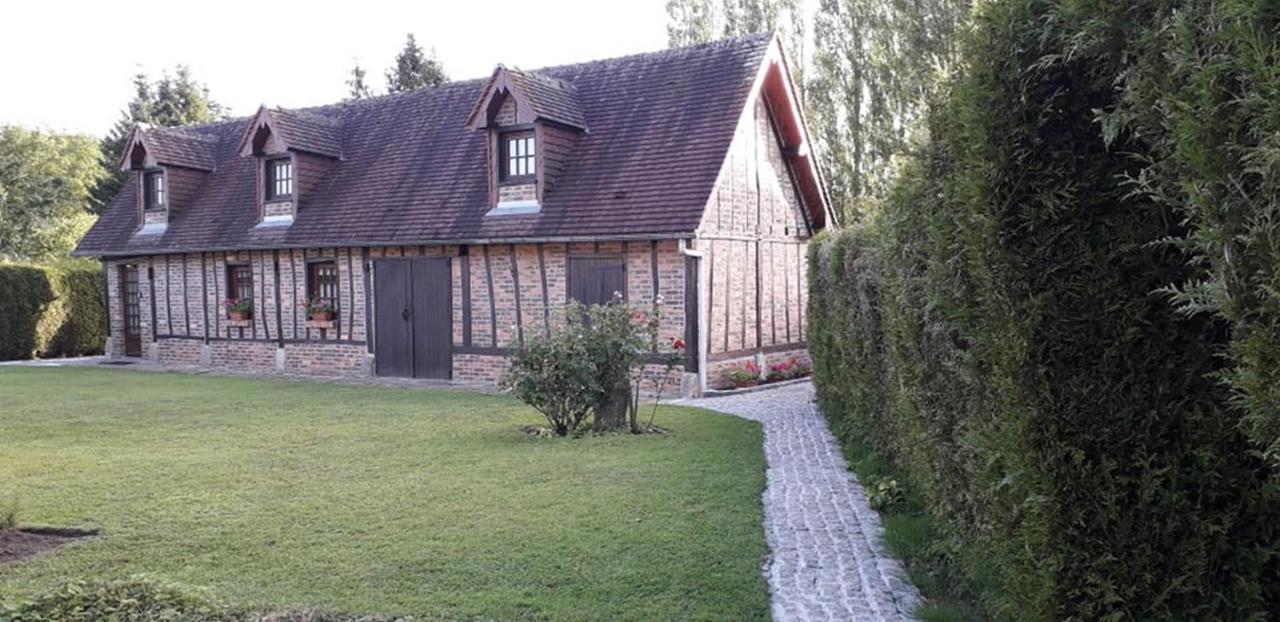 Le Petit Gite De La Varenne Saint-Hellier エクステリア 写真
